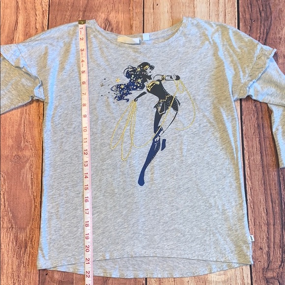 Gap x DC comic wonder woman T-shirt in XL - Picture 4 of 5